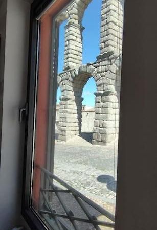 Villa Casa Bajo El Acueducto Con Plaza De Garaje Segovia Esterno foto